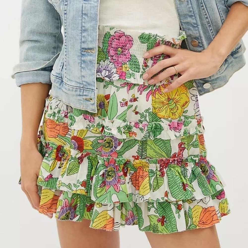 Love the Label Tiered Floral Mini Skirt Size Large Smocked Waist